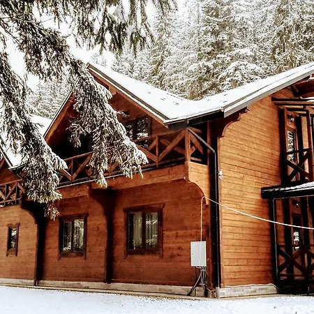 Деревянный коттедж Bober House *