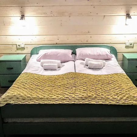 Деревянный коттедж Bober House *