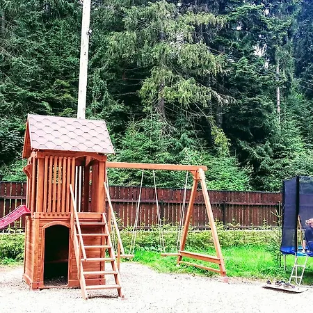 Деревянный коттедж Bober House *
